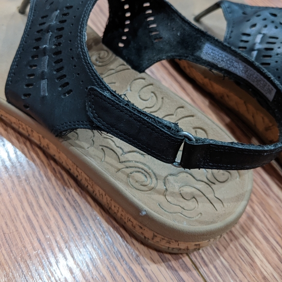 Rockport Leather Upper Sandals - Picture 8 of 9